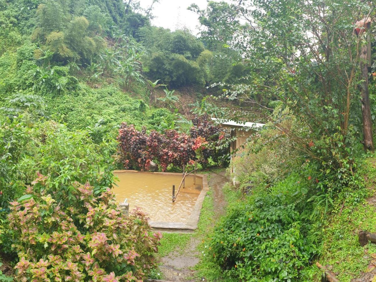 Ti Kwen Glo Cho Hotel Roseau Exterior photo